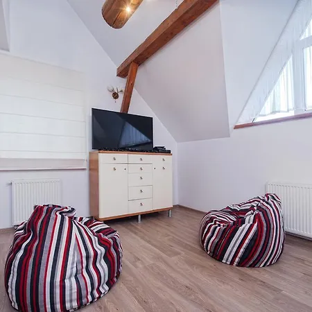 Persona Lux * Slavske